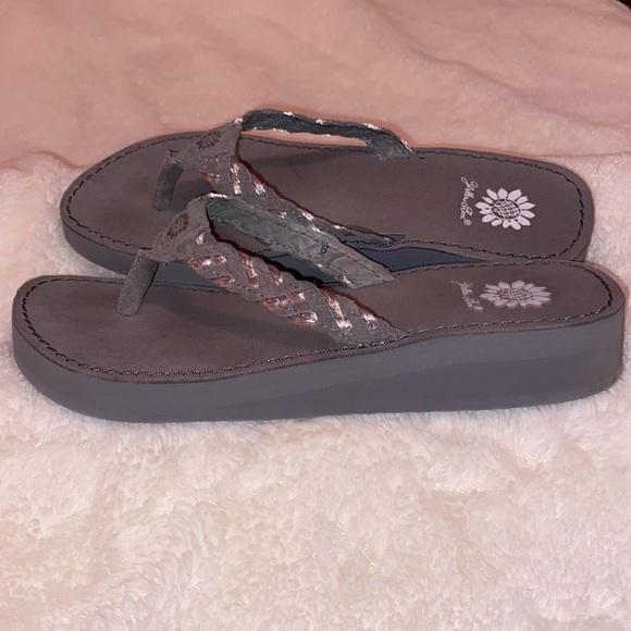 Yellow Box Gray Slide Thong Sandals size 6 - Picture 2 of 7